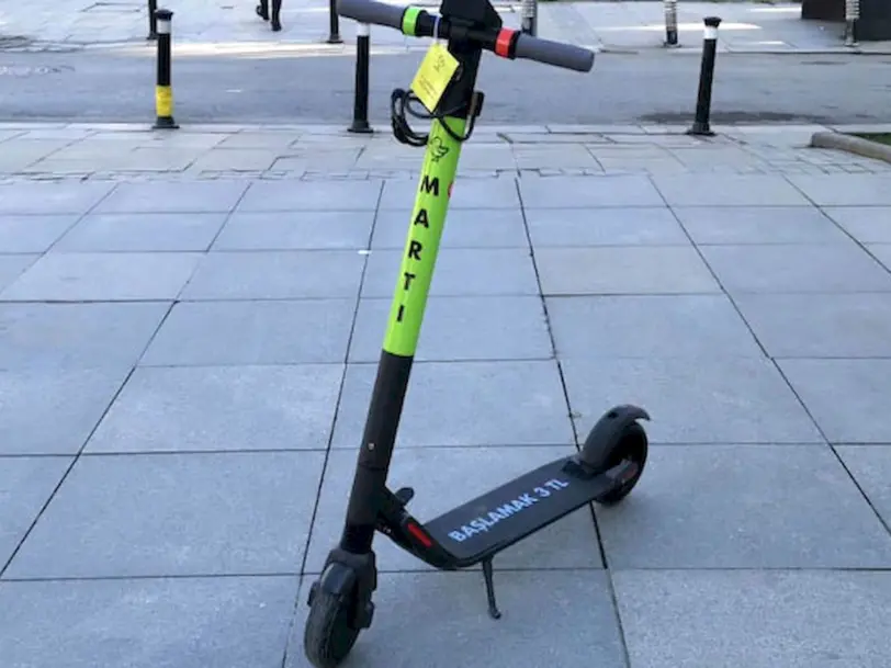 i̇zmit'te elektrikli scooter dönemi başlıyor