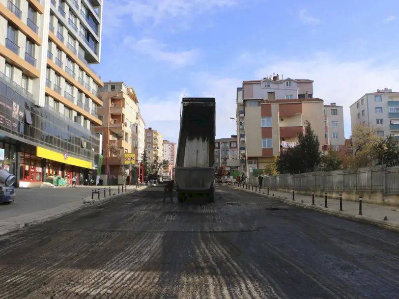 KARYAPSAN'da üretilen asfalt Kartal'ın cadde ve sokaklarına dökülüyor