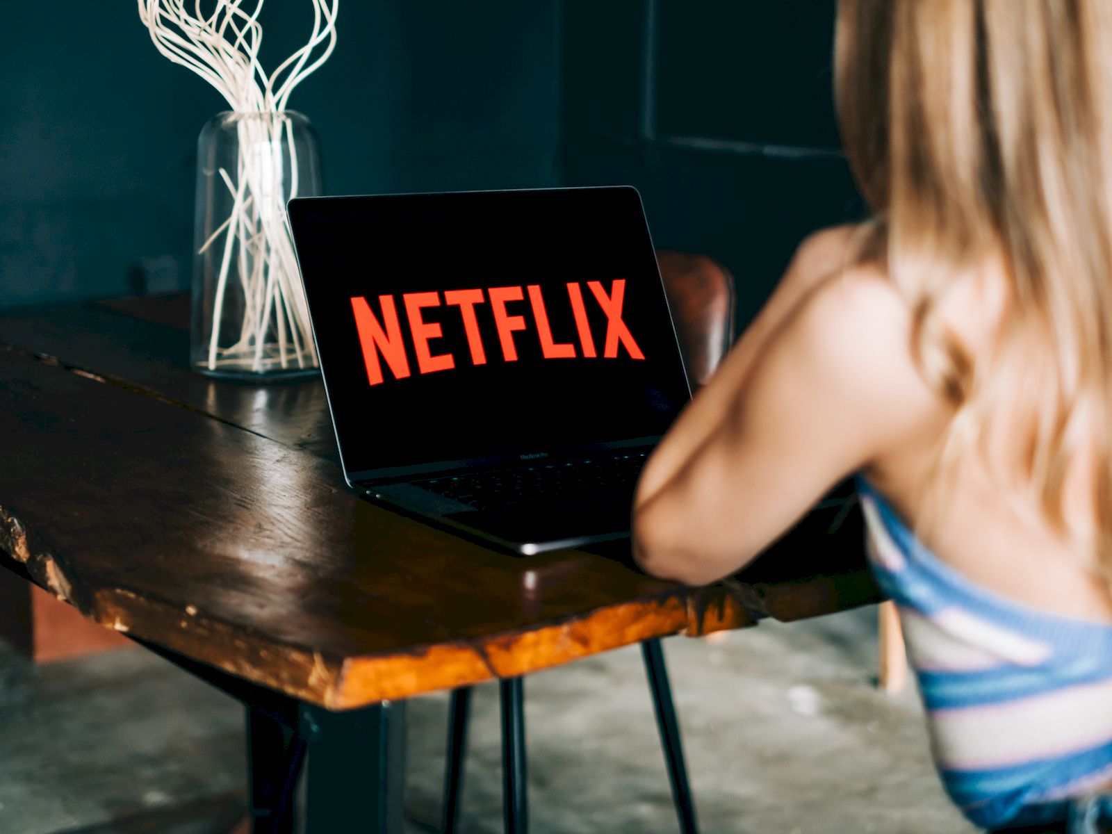 Новое на нетфликс 2024. Netflix logo 2022. Логотип Нетфликс 2023. Экран Нетфликс. Логотип Нетфликс 2024.