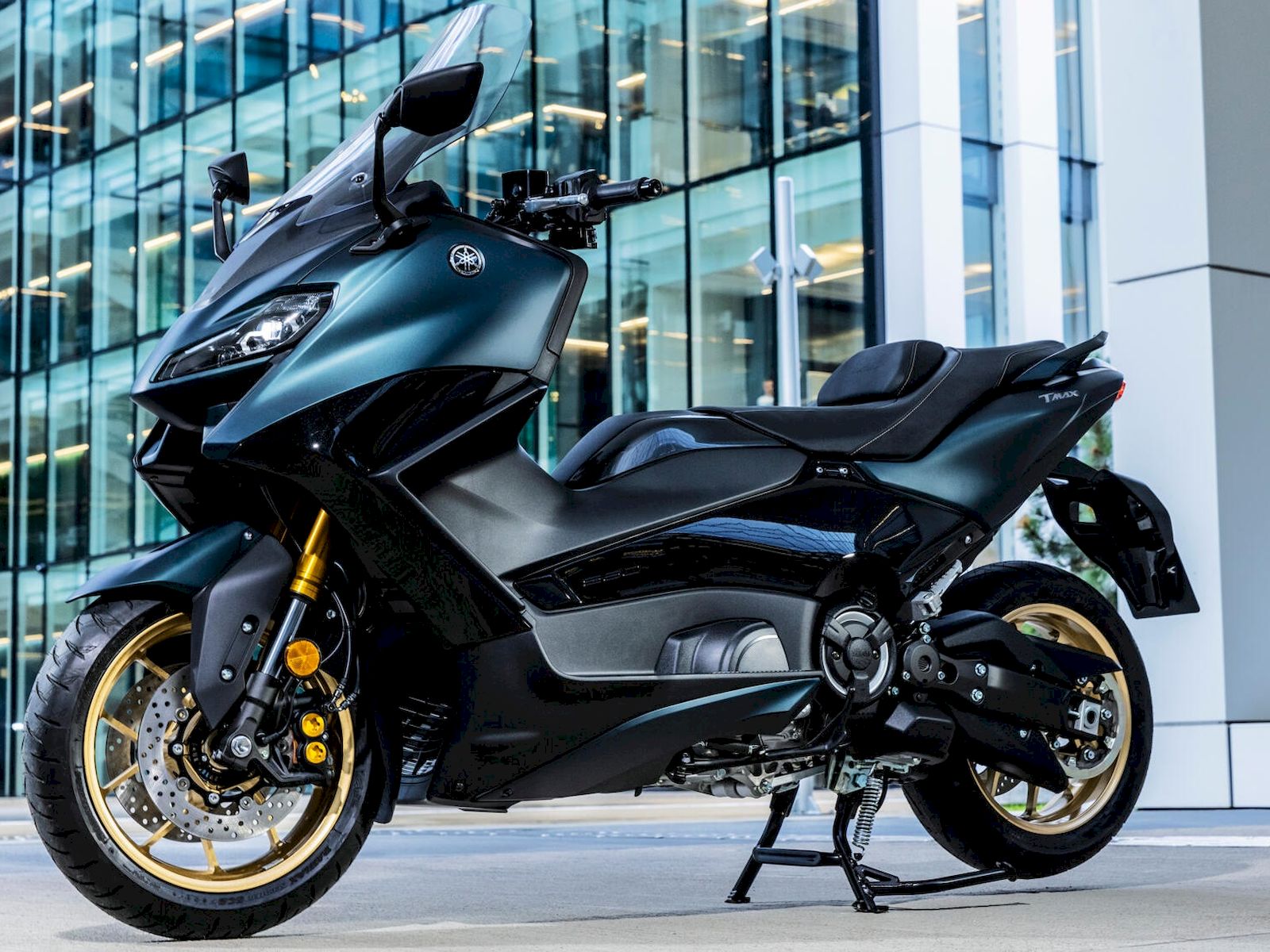 Yamaha TMAX Tech MAX motosiklet özellikleri ve inceleme Kartal 24